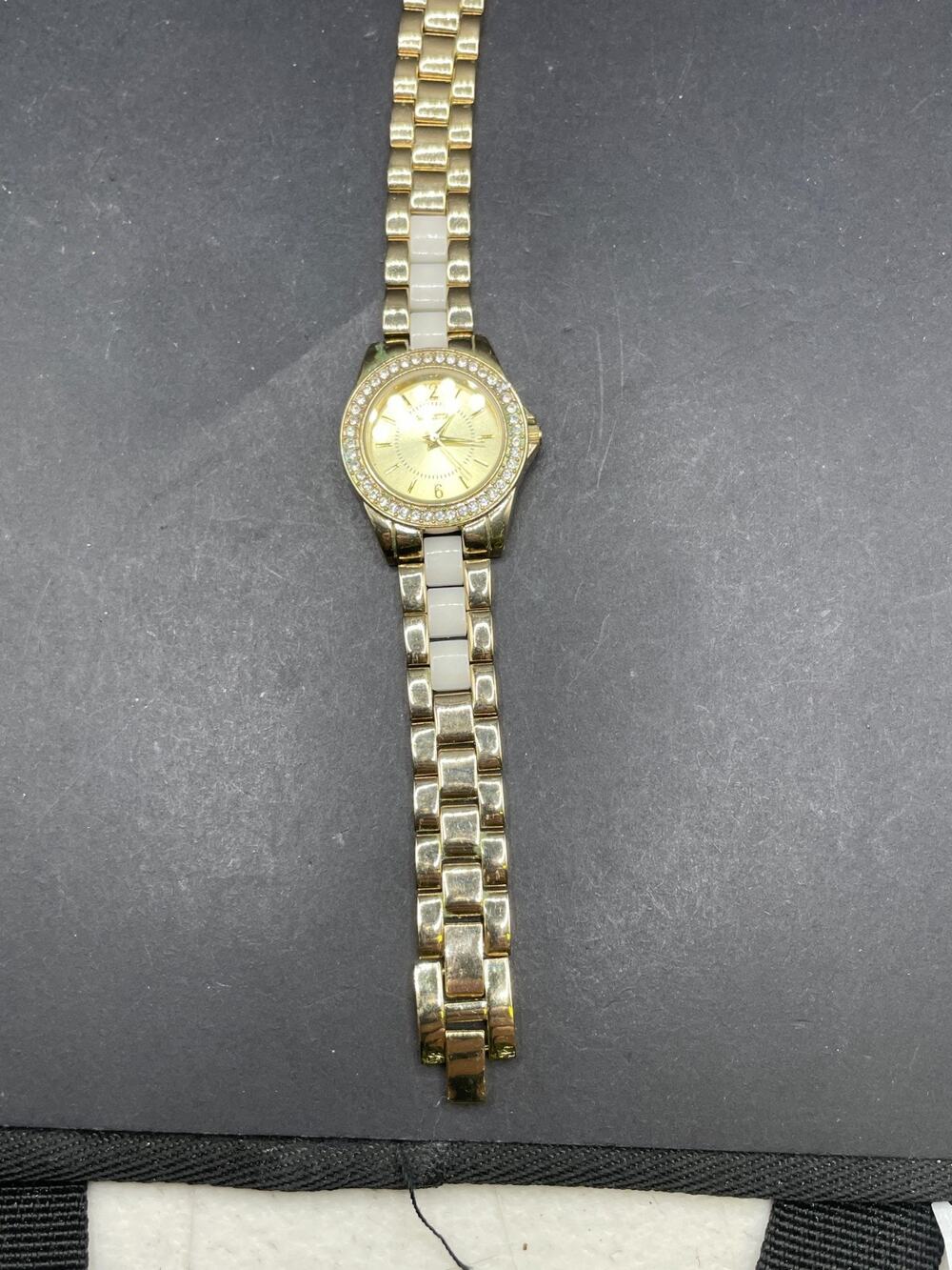 Vintage Valletta Women's Watch FMDCT562A Gold Tone Rhinestone Bezel 30MM